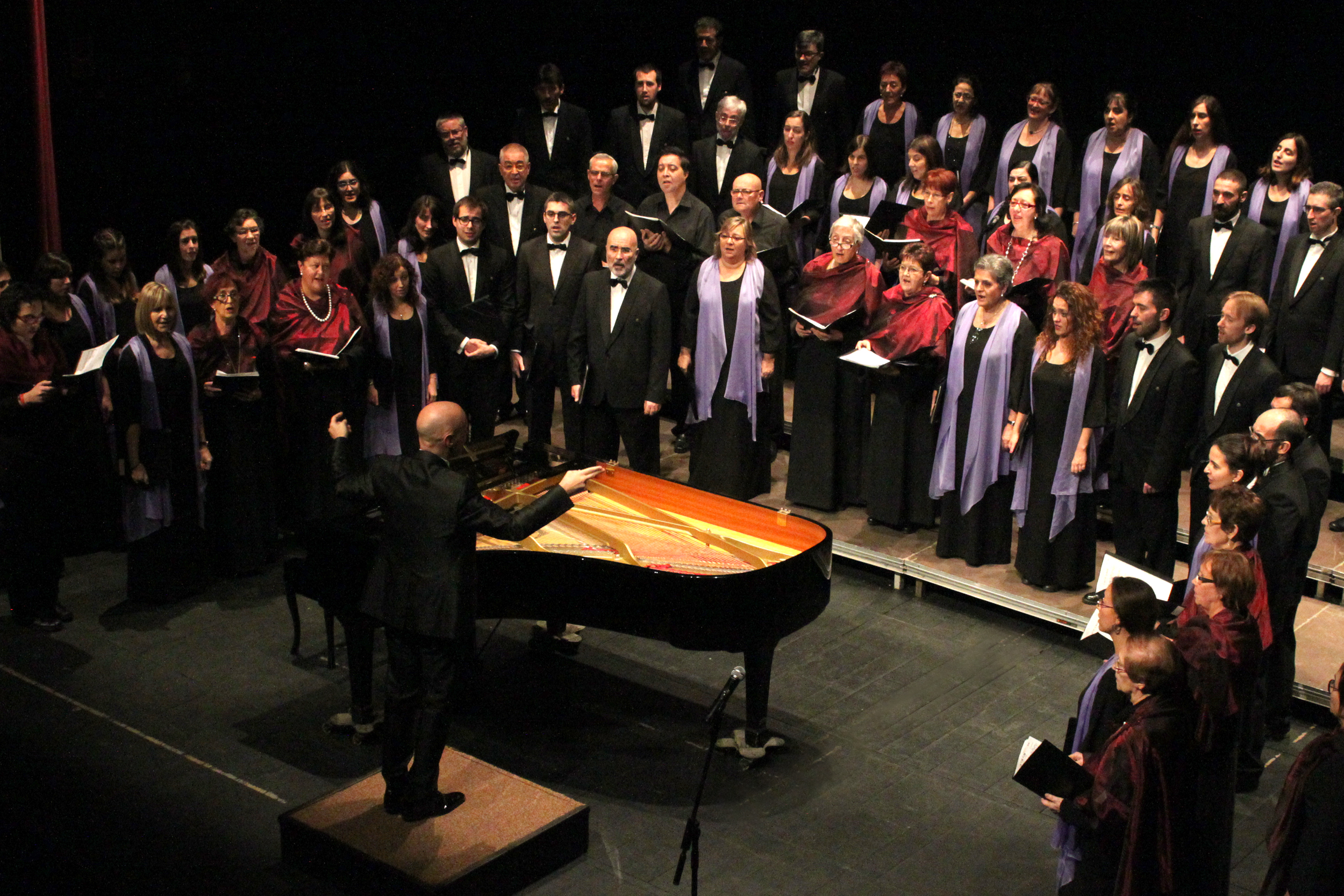L’Orfeó Nova Tàrrega obre la commemoració del seu centenari amb un ovacionat concert de l’Orfeó Català al Teatre Ateneu