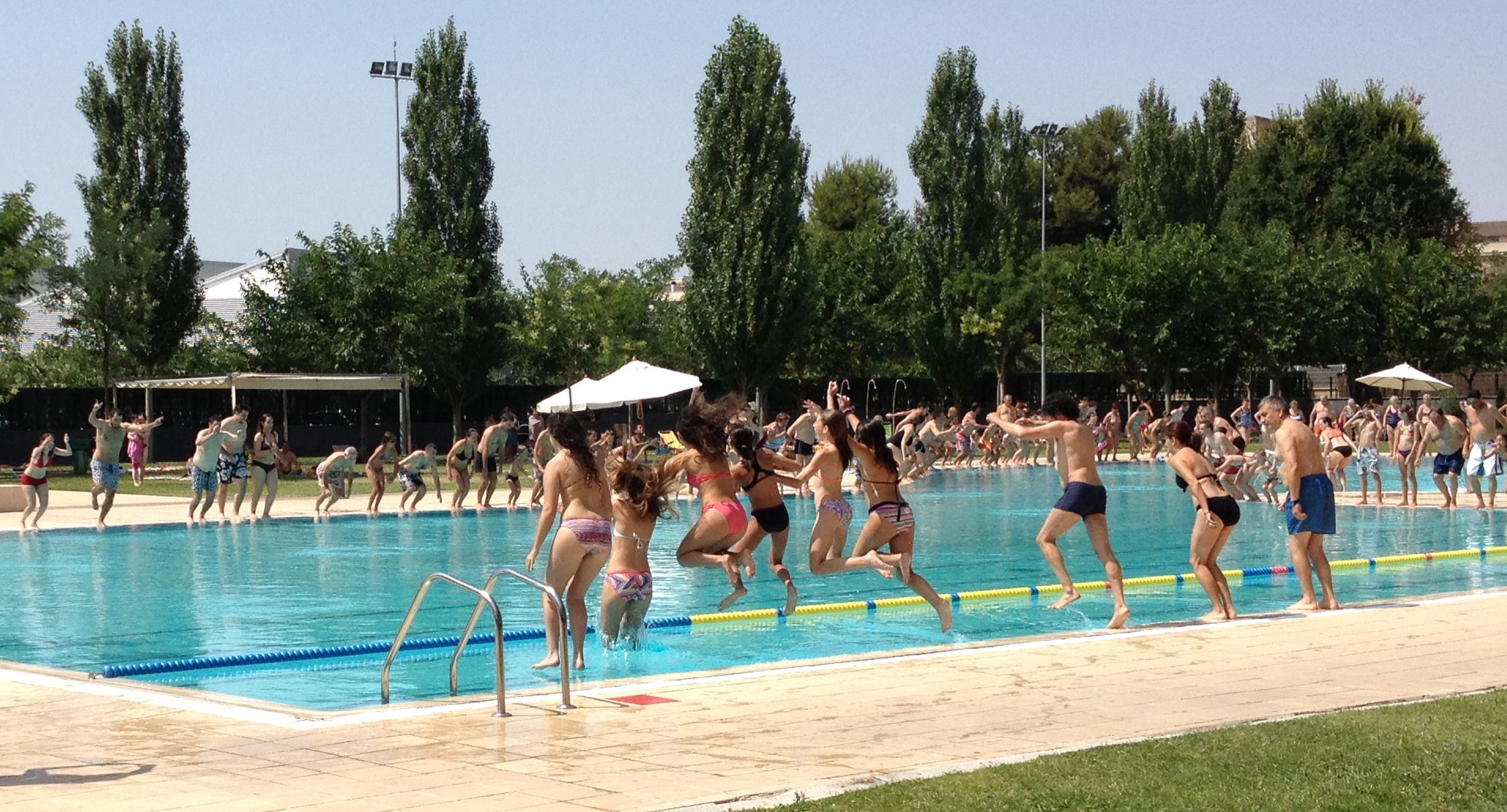 Tàrrega celebra el Dia de l’Escleròsi Múltiple a les Piscines Municipals