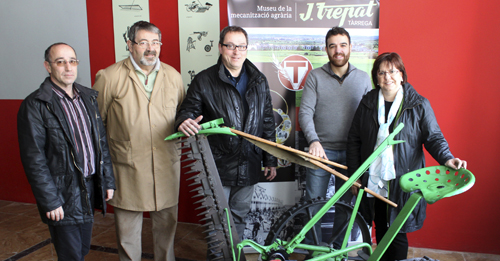 Tàrrega incorpora al Museu Cal Trepat una segadora restaurada dels anys 50