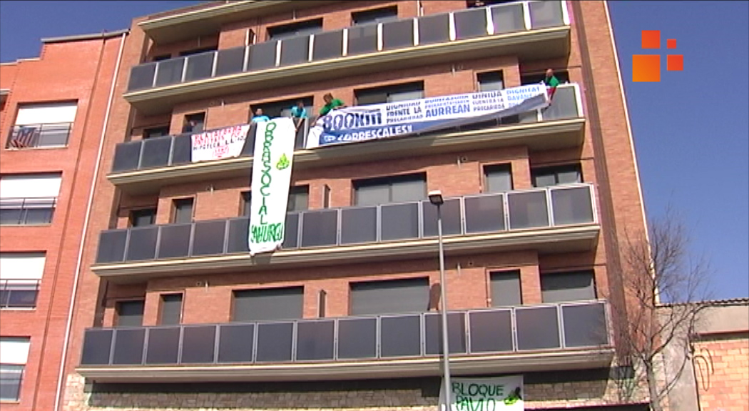 L’Ajuntament de Tàrrega estudiarà la situació de les 5 famílies que han ocupat un bloc de pisos i que mai havien anat a Serveis Socials
