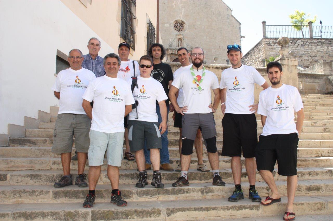El centre excursionista CIM de Bellpuig ha sortit a buscar la Flama del Canigó