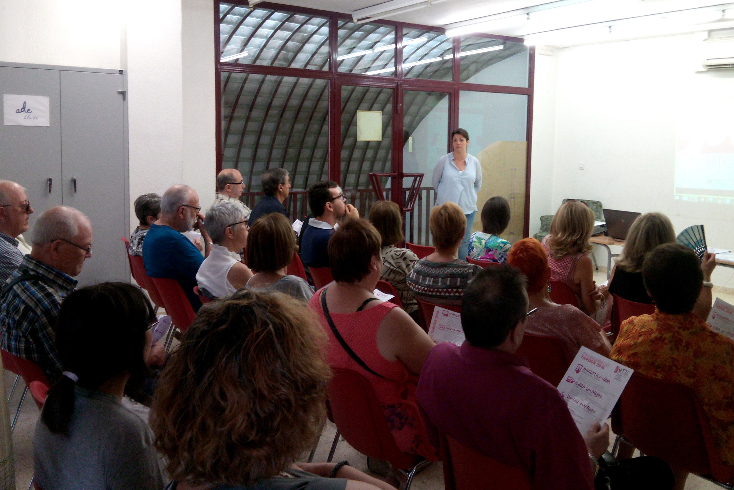 L’Ajuntament de Tàrrega ofereix cursos gratuïts de noves tecnologies per a fomentar la integració social