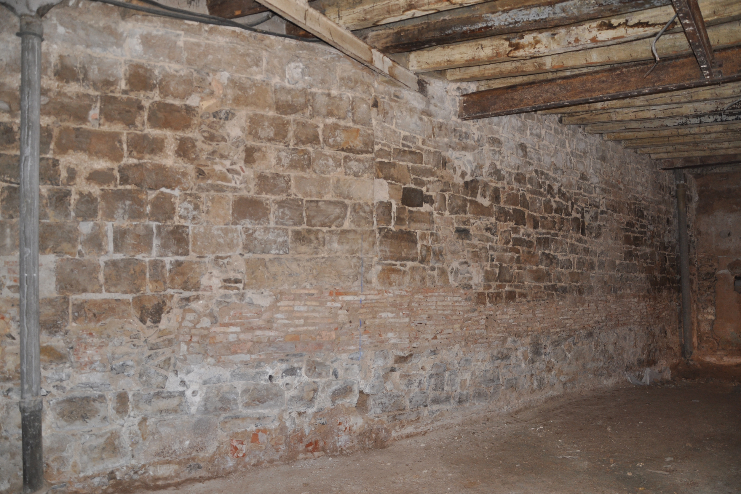 Tàrrega preserva un tram de l’antiga muralla medieval descobert arran d’unes obres en un edifici situat al carrer del Carme   