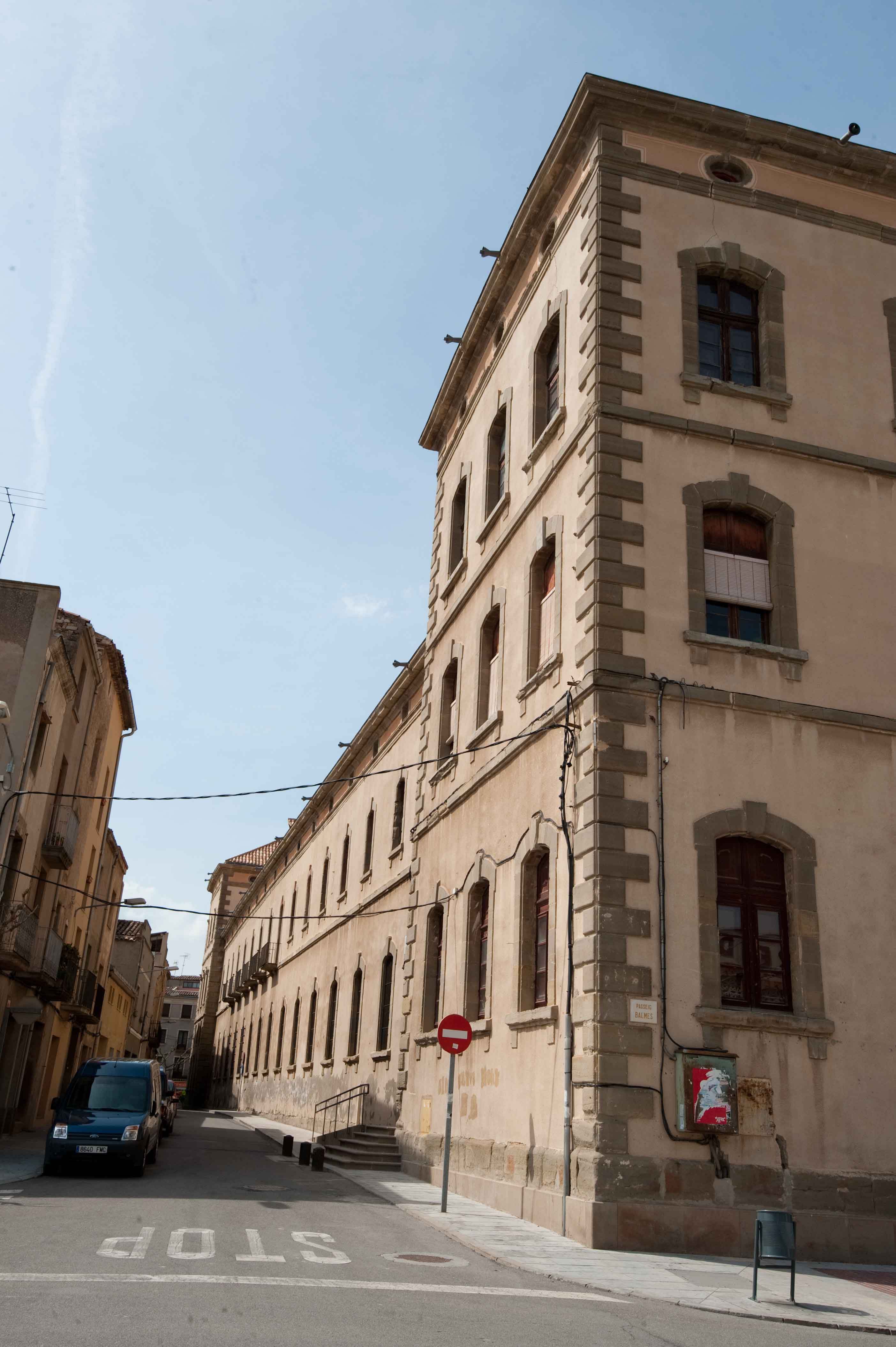La Generalitat restaurarà la façana de la Universitat de Cervera del carrer Canceller Dou