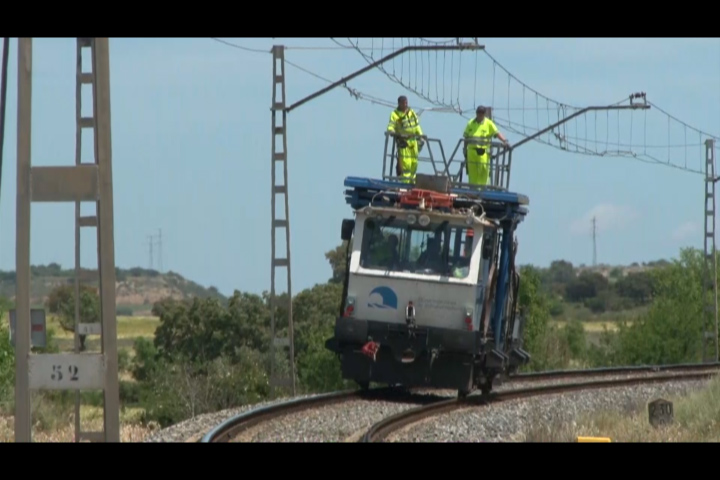 Interrompuda la circulació de trens entre Cervera i Mollerussa per un camió que ha provocat danys a la catenària