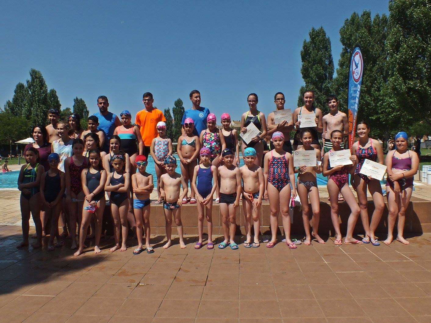 13 nedadors del CN Tàrrega amb la Selecció de Lleida i Final Escolar