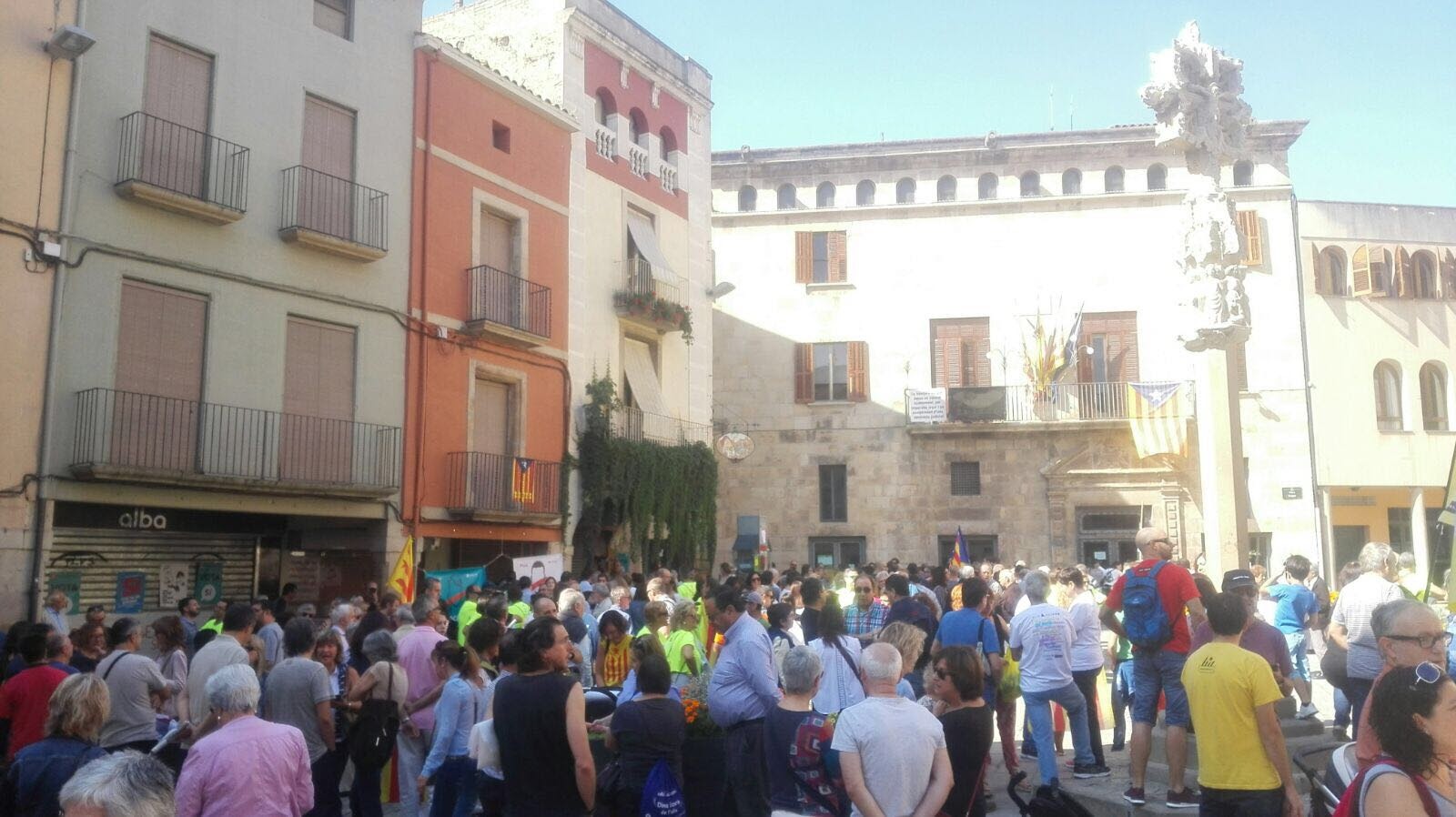 Tàrrega celebra una festiva “Marató per la democràcia” i rep la visita del conseller Jordi Turull