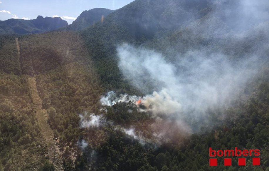 Controlat l’incendi de Peramola, que ha cremat 1.300 metres quadrats de sotabosc