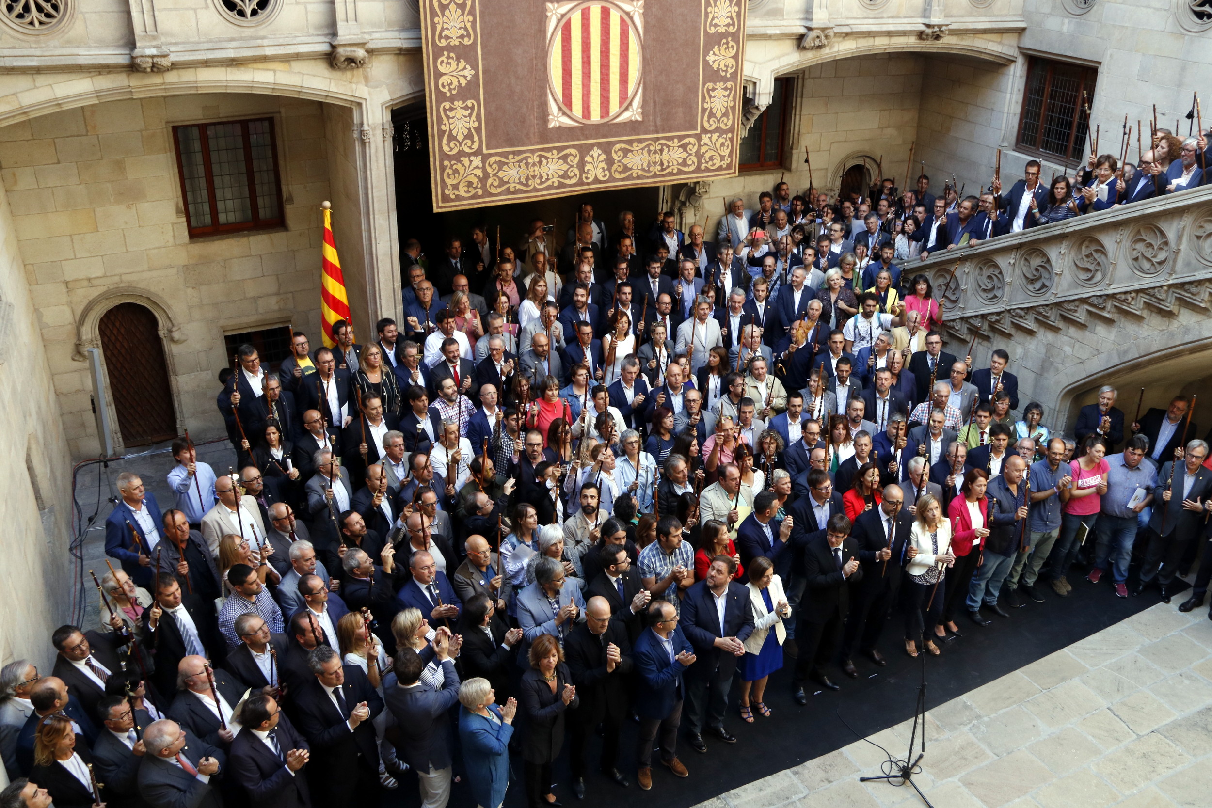 L’alcaldessa de Tàrrega ha participat  en la concentració de més de 700 alcaldes  per donar suport al referèndum