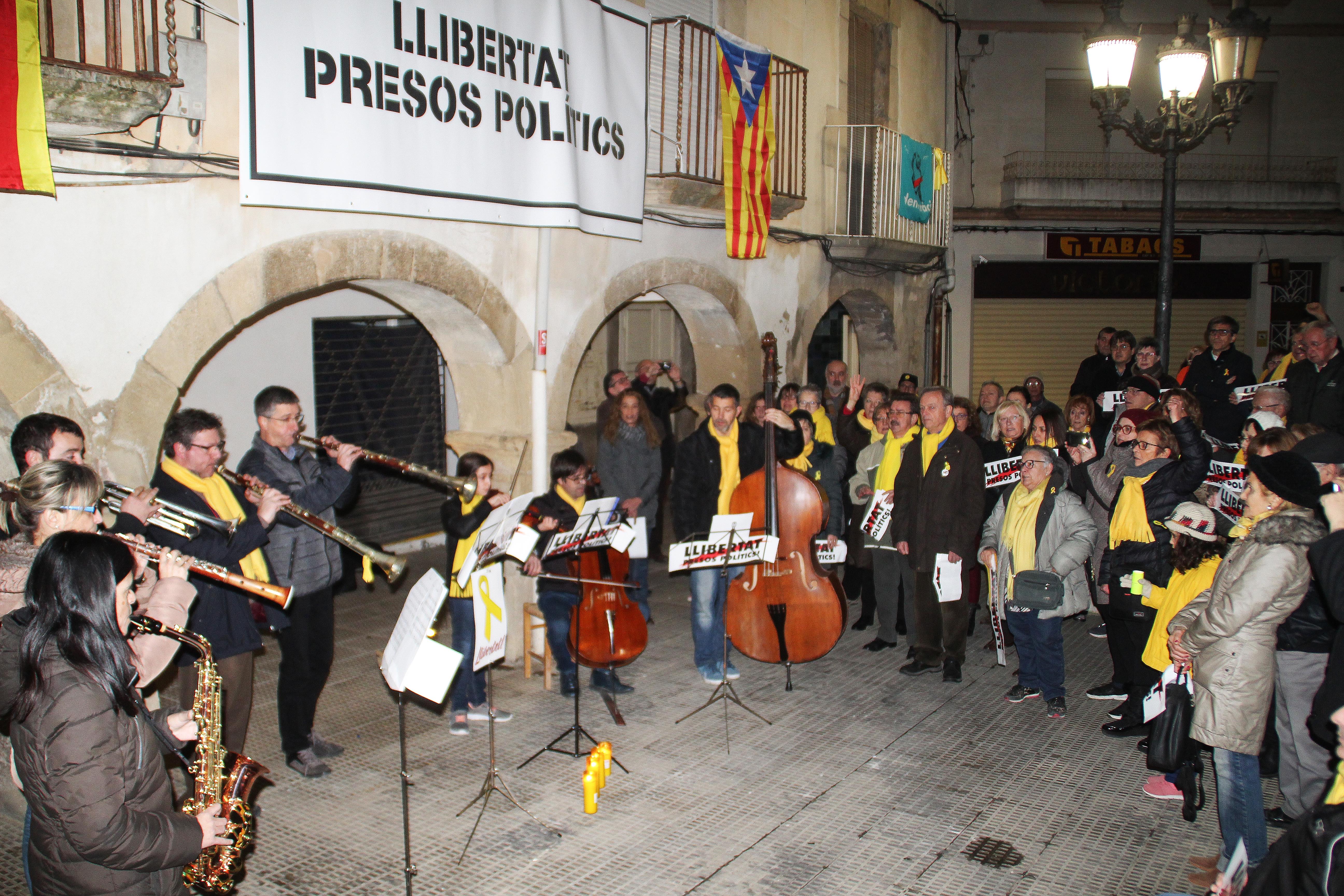 Músics de Bellpuig, toquen des de fa més d’un mes per reclamar la llibertat dels presos polítics