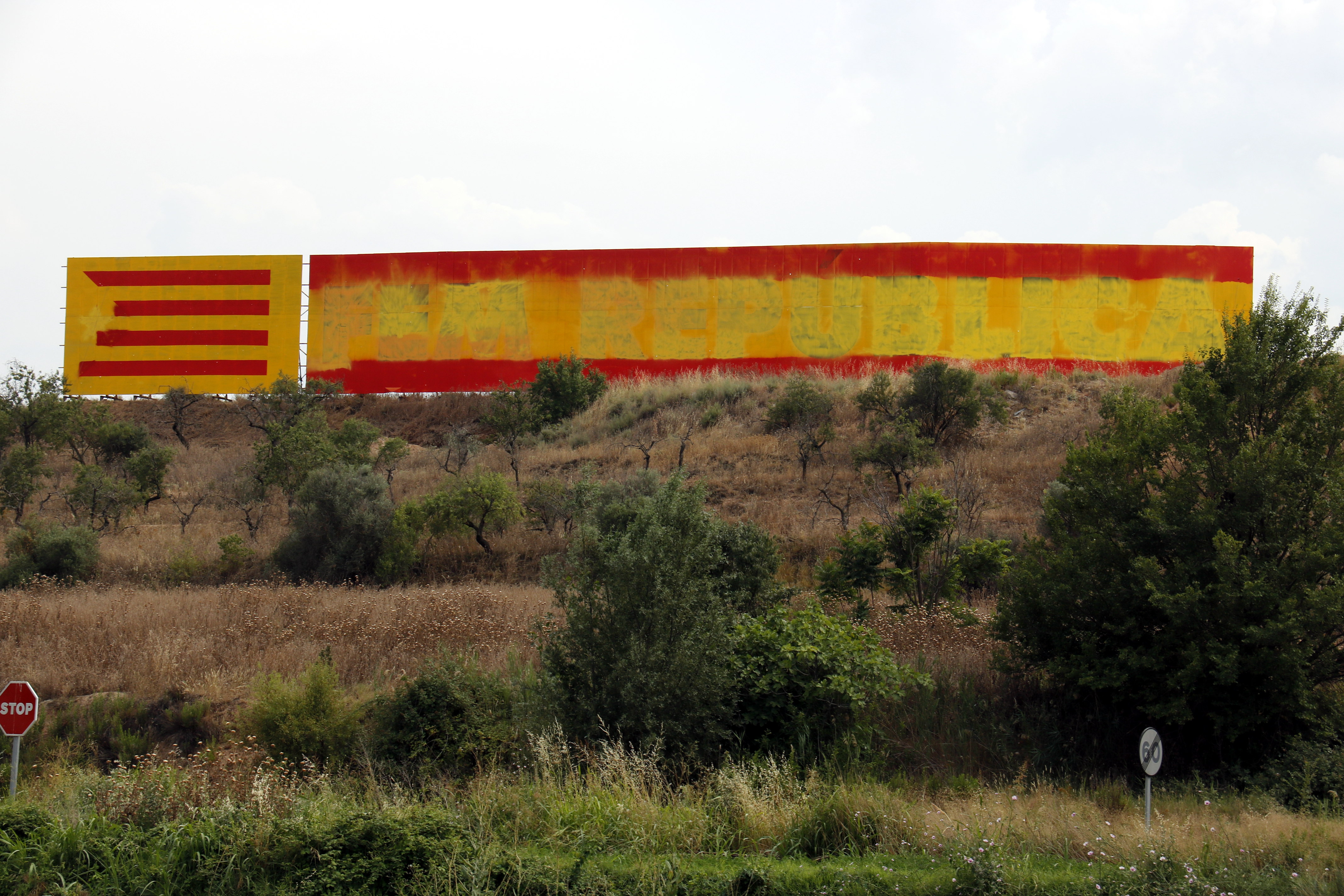 Pinten una bandera espanyola en un dels murals per la república catalana més grossos de Ponent