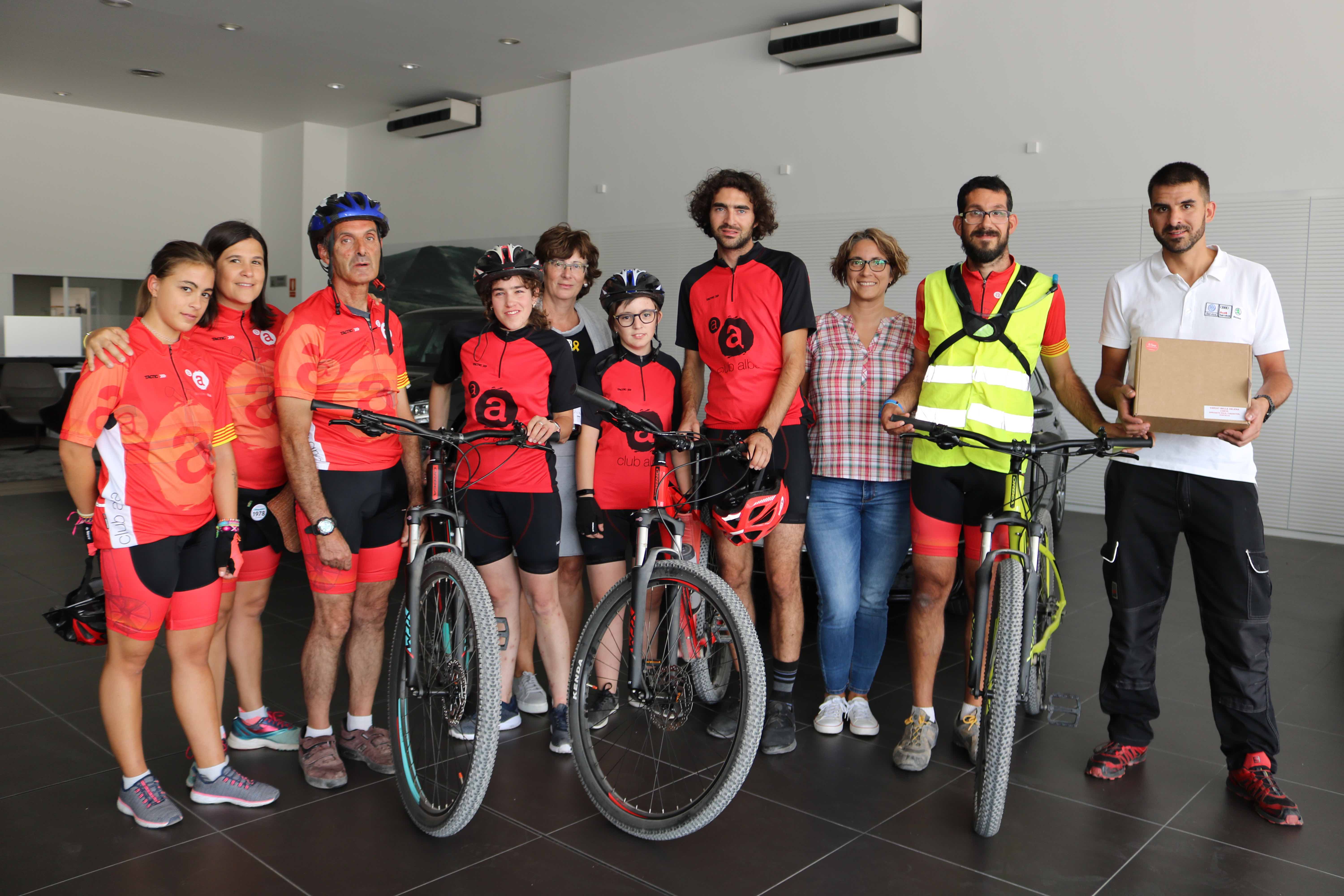 L’empresa Servisimó de Tàrrega fa una donació de 3 bicicletes pel Club Ciclista Alba.