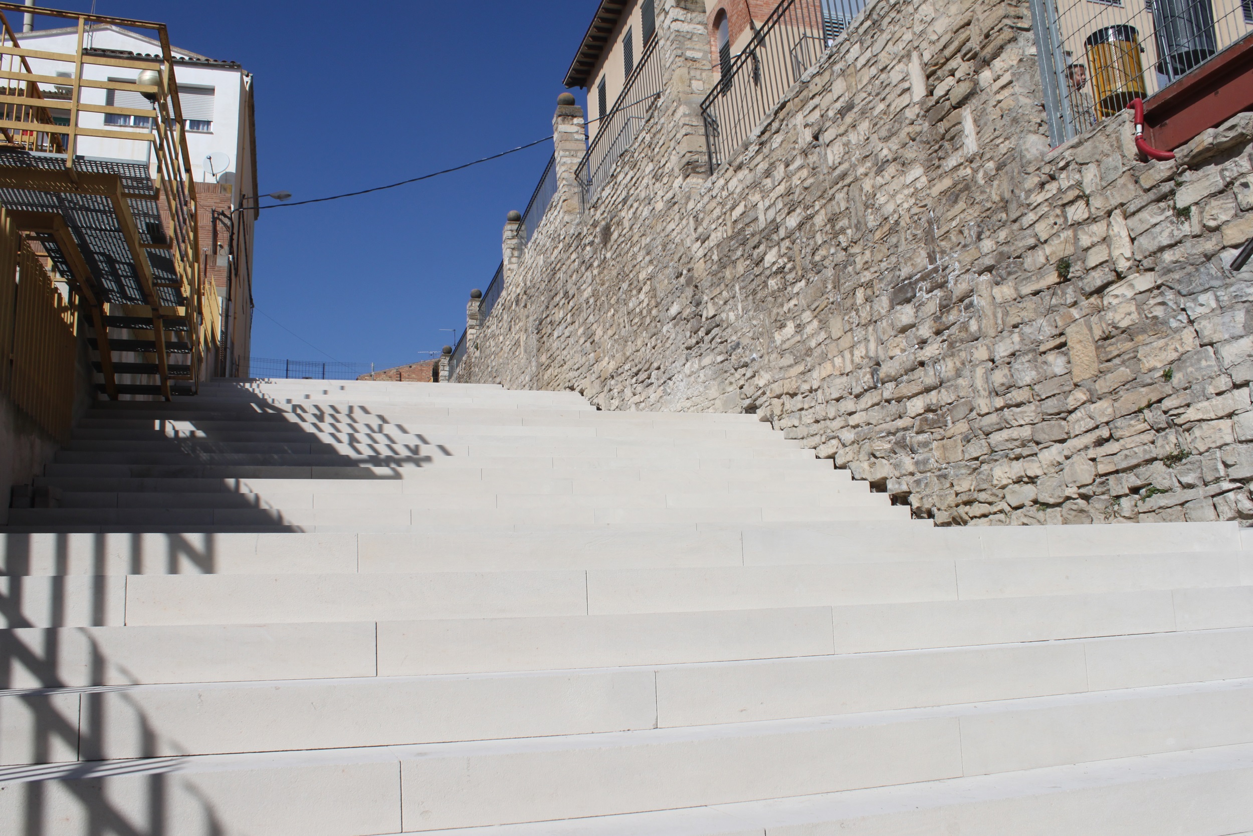 L’Ajuntament de Tàrrega ultima la renovació de l’escalinata situada entre el Col·legi Jacint Verdaguer i l’Escola Municipal de Música