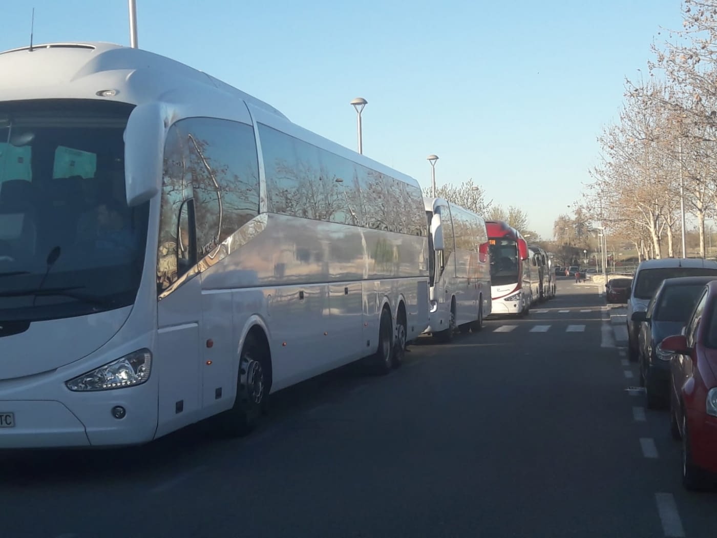 Surten sis autocars  de Tàrrega per anar a la manifestació de Madrid