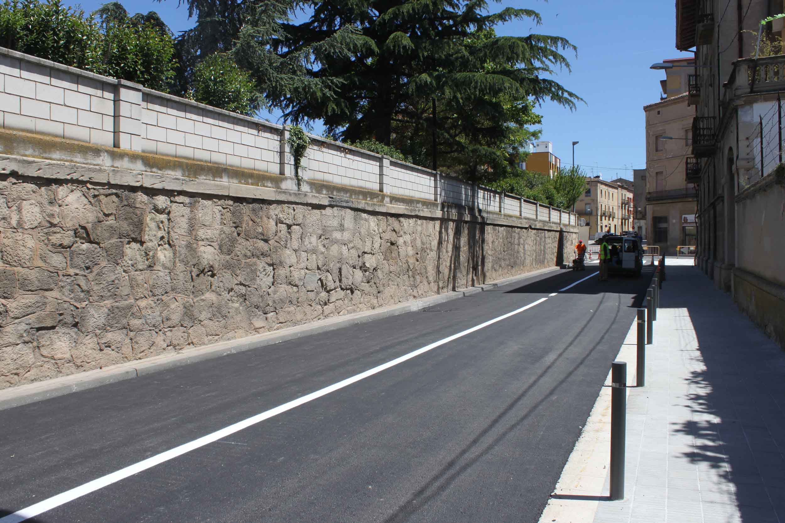 Tàrrega reobre al trànsit el carrer del segle XX una vegada finalitzades les obres de millora   