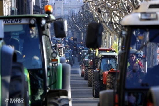 Prop de 500 tractors col·lapsen el centre de Lleida en la manifestació unitària del sector agrícola més multitudinària