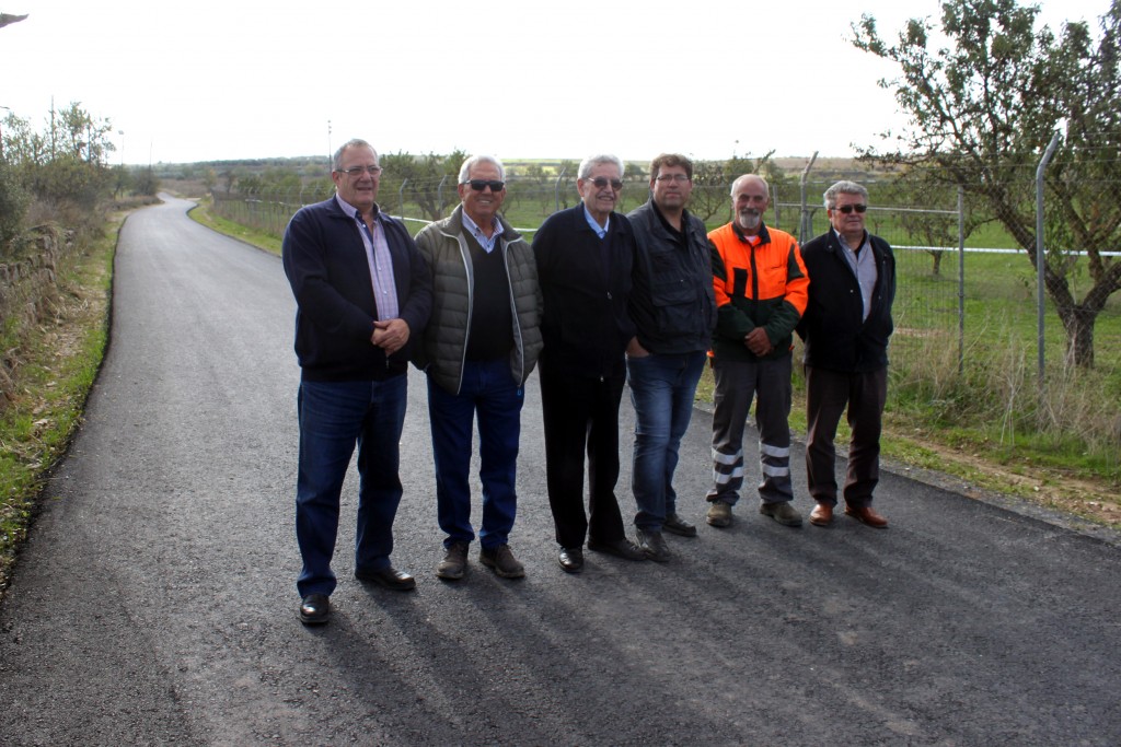 El regidor de Serveis Municipals, Josep Castelló, ha visitat la via rural amb representants de l’Associació de Propietaris de Finques Rústiques de Tàrrega