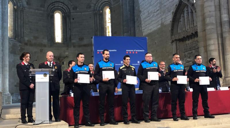 Els sis agents de la Policia Local de T&agrave;rrega amb les felicitacions lliurades