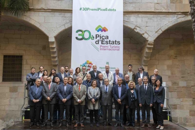 Foto de grup del Premi Pica d'Estats amb jurat, guardonats i representats de la Corporaci&oacute;