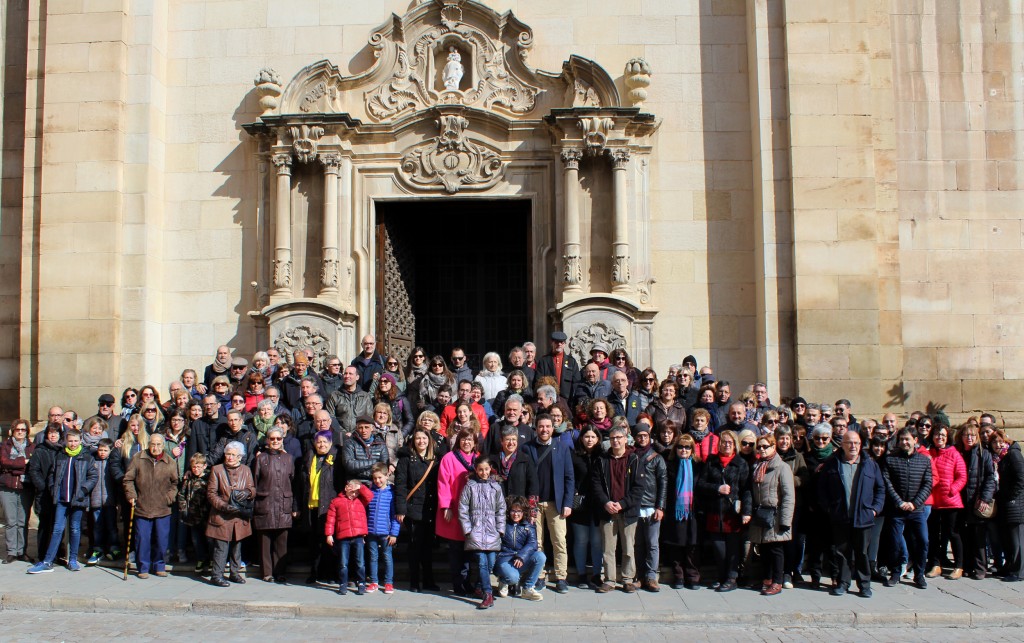 Foto de grup dels participants a la ruta, a la Plaça Major de Tàrerga