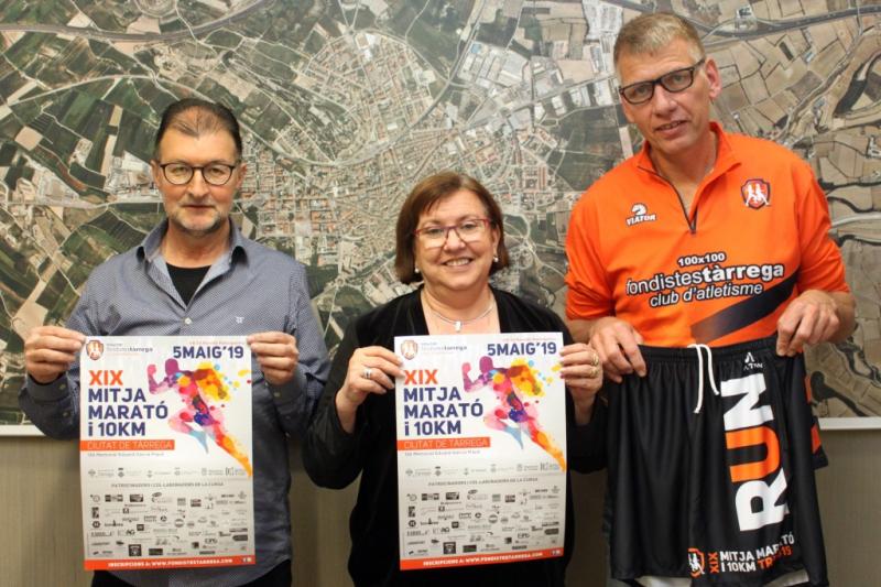 Presentaci&oacute; de la 19a Mitja Marat&oacute; i 10 KM Ciutat de T&agrave;rrega amb l'alcaldessa Rosa Maria Perell&oacute;