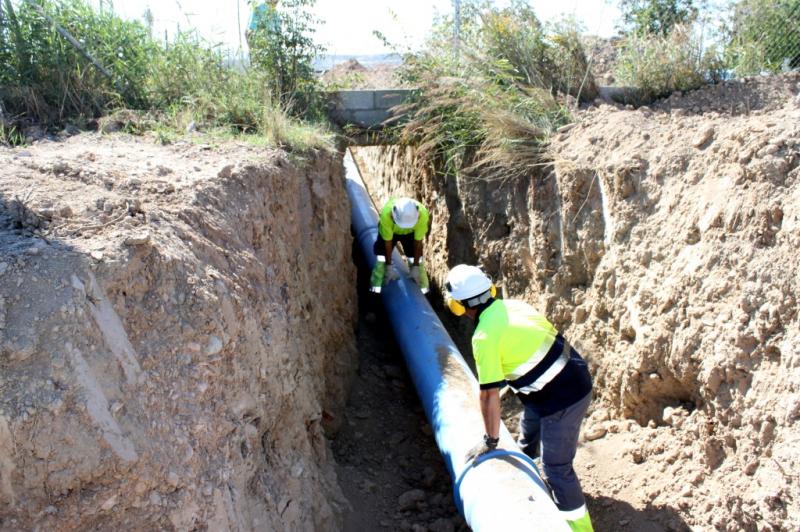 Treballs d'installaci&oacute; de la nova canonada de la potabilitzadora de T&agrave;rrega