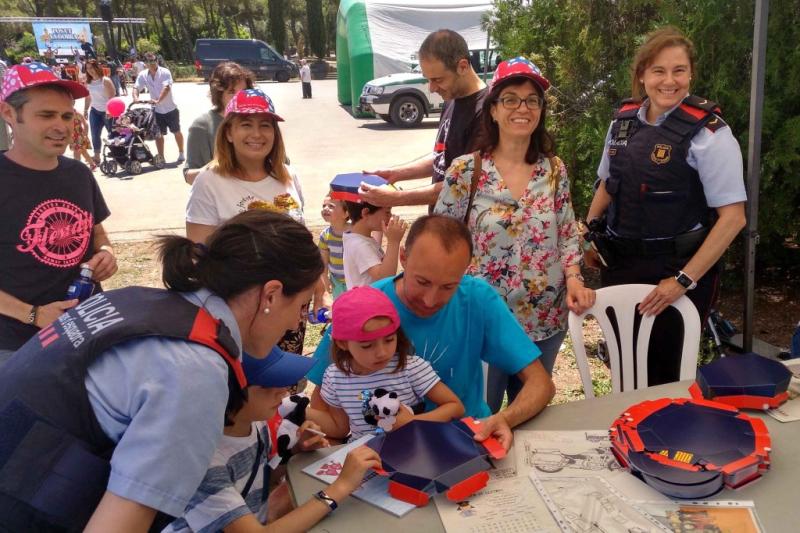 Visita de l'alcaldessa Alba Pijuan Vallverd&uacute; pels espais d'activitats
