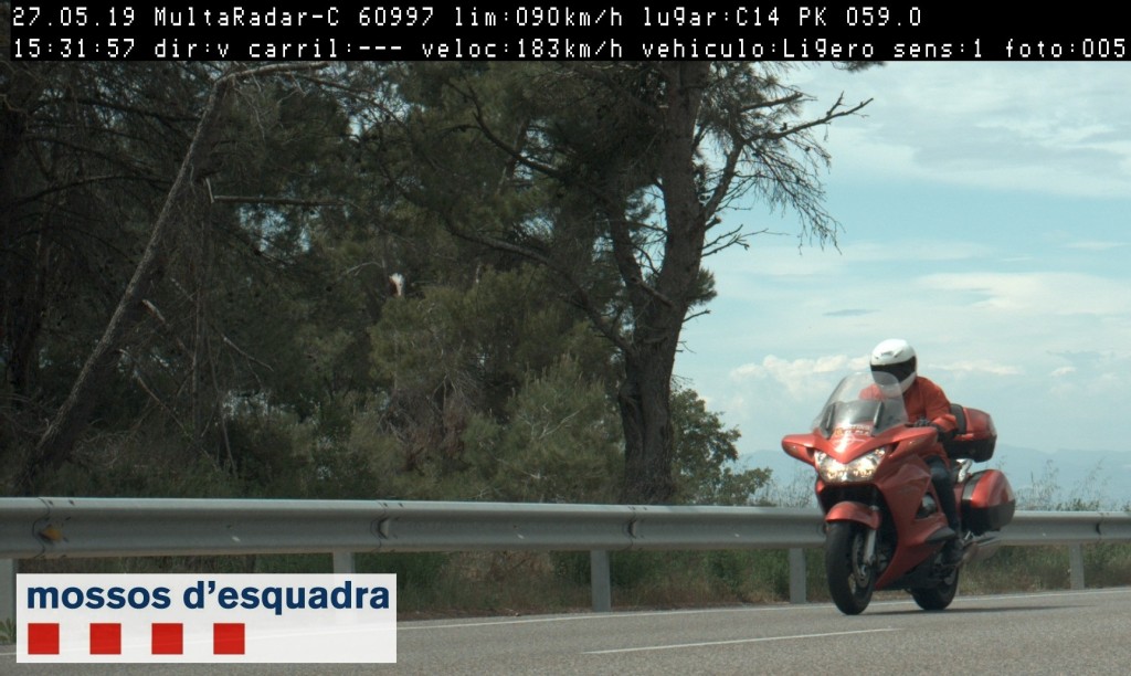 Imatge del motorista circulant a 183 km/h per la C-14, a Ciutadilla, el 27 de maig del 2019. (Horitzontal)