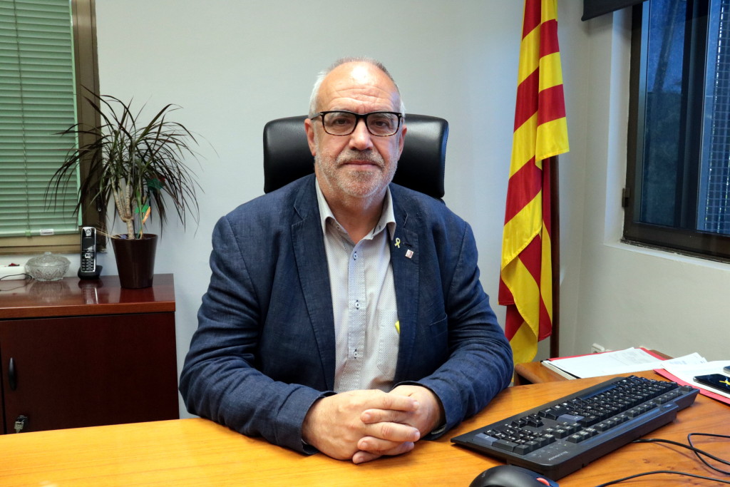 Pla mitjà de l'alcaldable d'ERC-MES a la Paeria de Cervera, Joan Santacana, el 29 de maig del 2019. (Horitzontal)