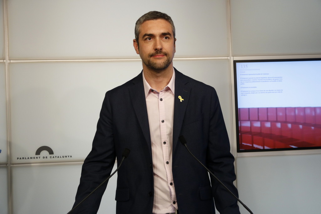El portaveu adjunt d'ERC al Parlament, Bernat Solé, en roda de premsa. Imatge del 16 de juliol de 2019. (Horitzontal)