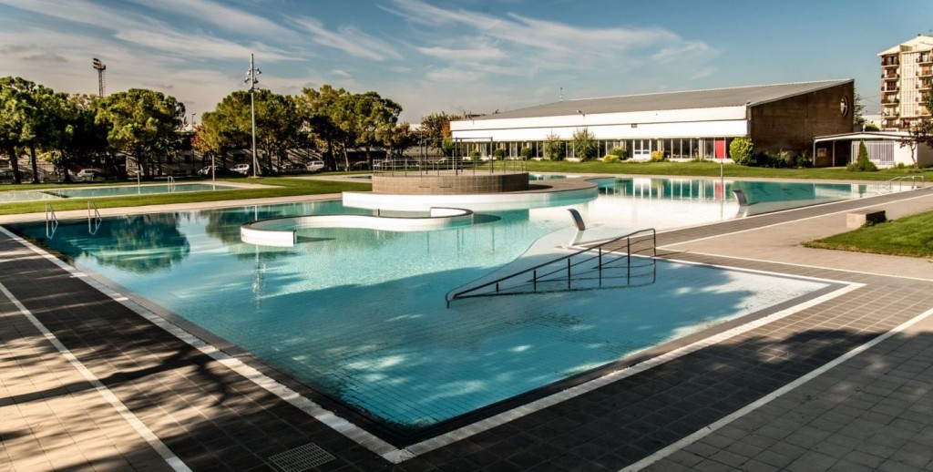 Pla general de la piscina gran del complex de les piscines municipals de Mollerussa. (Horitzontal)