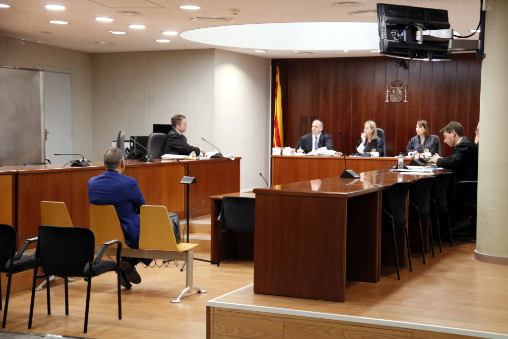 Pla obert de l'Audiència de Lleida durant l'acusat d'intentar estafar Ros Roca. Imatge del 18 de setembre de 2019. (Horitzontal)