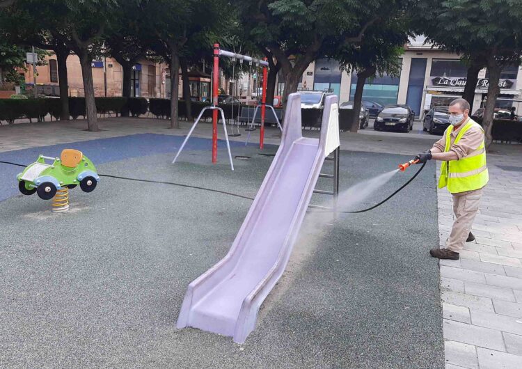 L’Ajuntament de Tàrrega intensifica els treballs de desinfecció dels parcs de jocs infantils per reforçar la prevenció contra la Covid-19