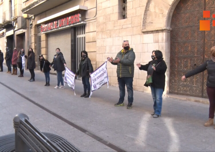 Cadena Feminista  a Tàrrega  en contra les violències masclistes i a favor  de la justícia feminista