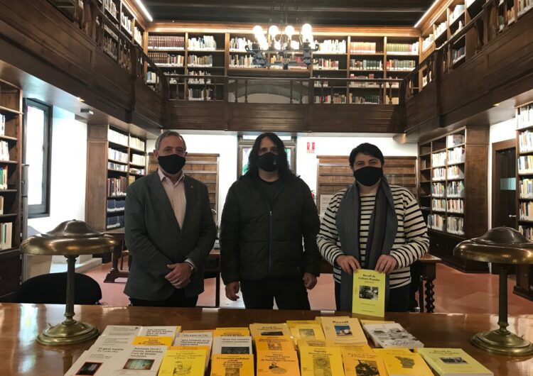 L’IEI rep la donació de tots els volums publicats fins al moment dels Premis Valeri Serra de Cultura Popular