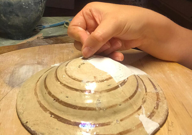 L’Ajuntament de Tàrrega restaura els plats de viàtic dels segles XVI i XVII recuperats l’any 2018 a la plaça Major