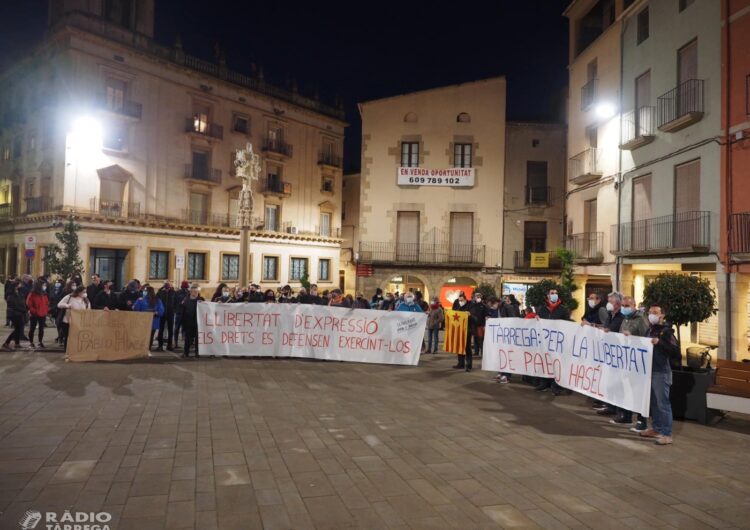 Més de mig centenar de persones es manifesten a Tàrrega en contra de l’empresonament del raper lleidatà Pablo Hasel