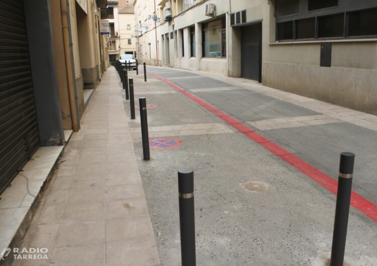 Tàrrega millora la mobilitat al carrer de Torras i Bages, on instal·la pilones per reforçar la seguretat dels vianants
