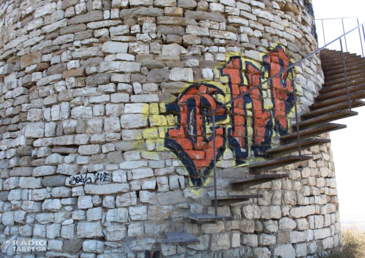 Indignació a Agramunt pels grafits pintats al Pilar d’Almenara