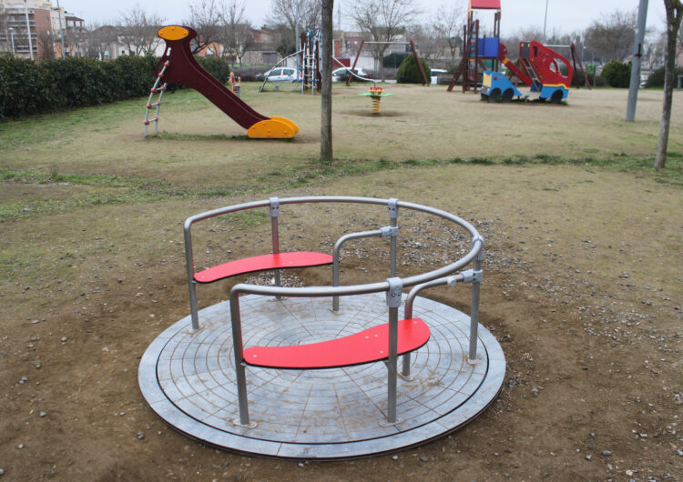 L’Ajuntament de Tàrrega instal·la els primers jocs adaptats i inclusius als parcs infantils