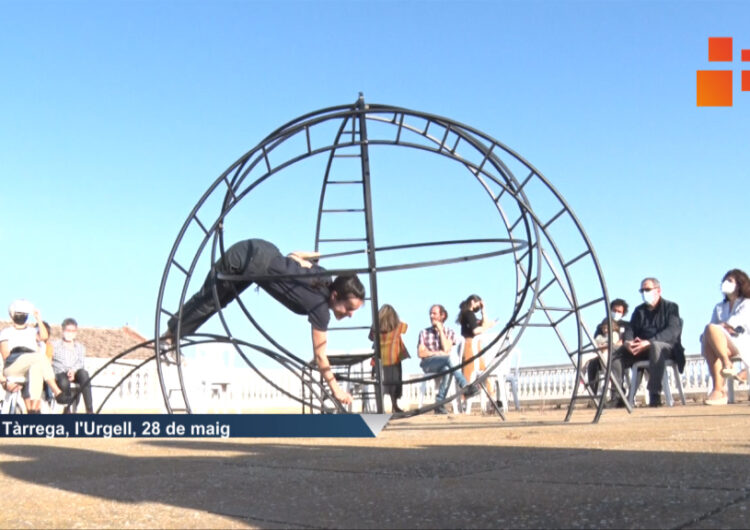 Engega el festival de creació contemporània Embarrat a Tàrrega amb una performance de Laia Estruch