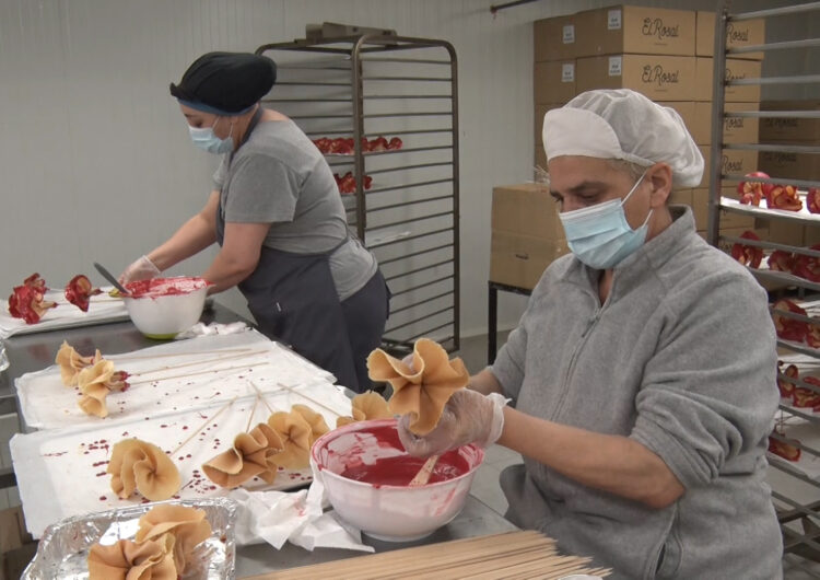 El Rosal prepara un nou producte per Sant Jordi: roses de xocolata vermella