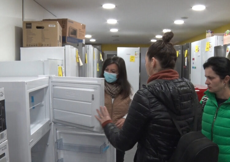 Tàrrega viu el primer dia sense mascareta en interiors