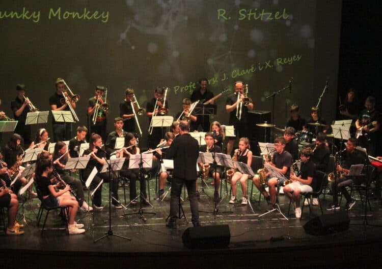 L’Escola Municipal de Música de Tàrrega clou el curs amb un lluït concert al Teatre Ateneu