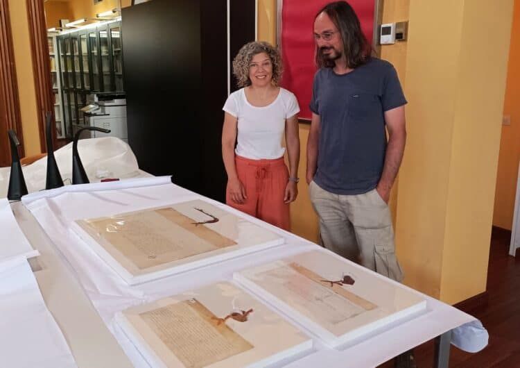 Tàrrega restaura mig centenar de pergamins dels segles XIII i XIV custodiats a l’Arxiu Comarcal de l’Urgell
