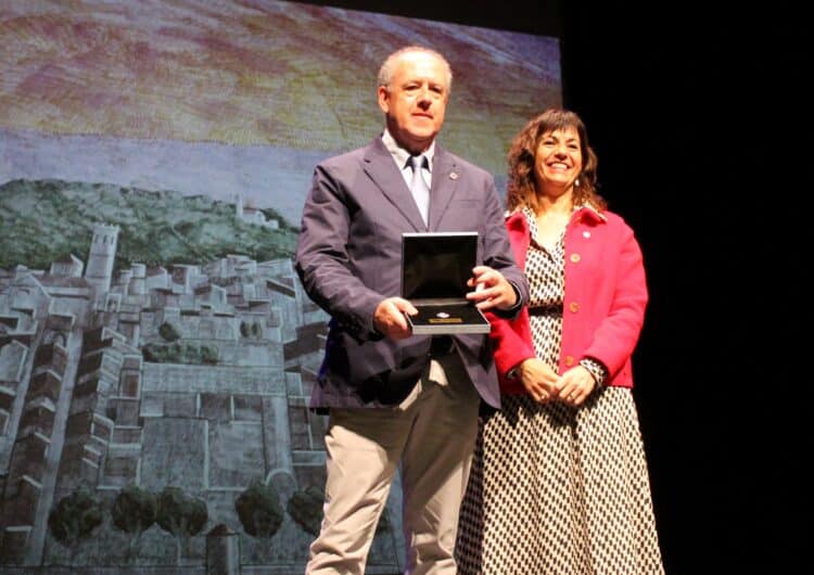 L’Ajuntament de Tàrrega lliura la Medalla d’Or a l’artista Josep Minguell