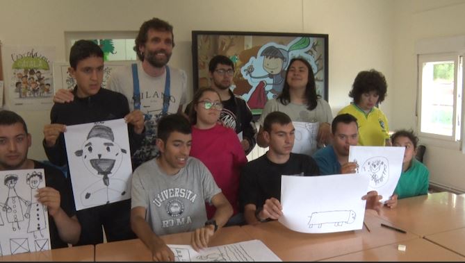 Els alumnes de l’Escola Alba i l’il·lustrador Turu preparen el nou Calendari d’Advent Solidari