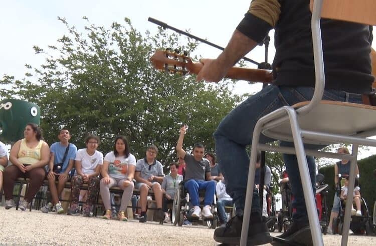 L’Escola Alba de Tàrrega celebra el certificat ‘Bo, sa, d’aquí’ amb la música d’El Pot Petit