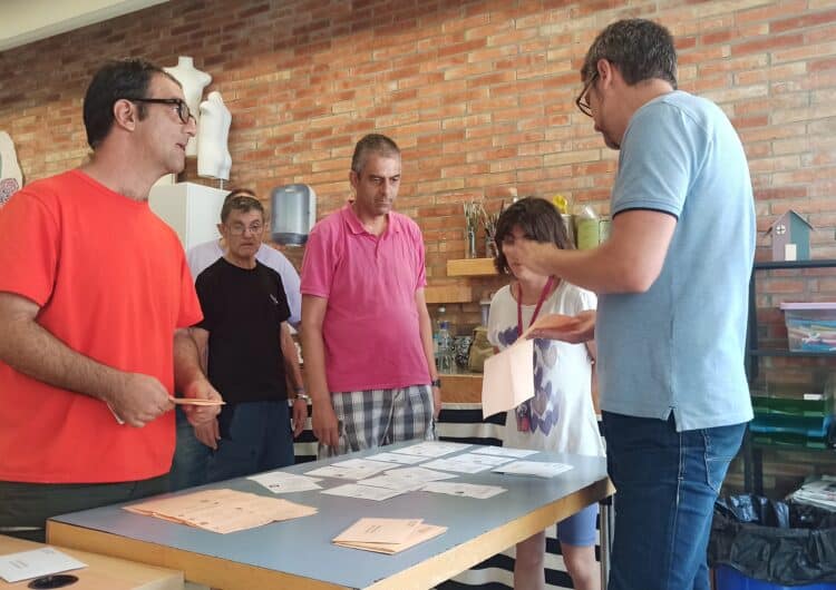 Persones amb discapacitat de l’Associació Alba es formen per poder exercir el seu dret a vot