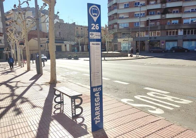 L’Ajuntament de Tàrrega incorpora diverses millores en les parades del bus urbà